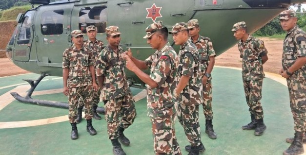 कोशी प्रदेश सरकाले हेलिकप्टर मार्फत इलामका विभिन्न ठाउँमा राहत पुर्‍याउँदै