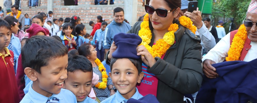 टक्सारका ६०० भन्दा बढि विद्यार्थीले पाए न्यानो कपडा