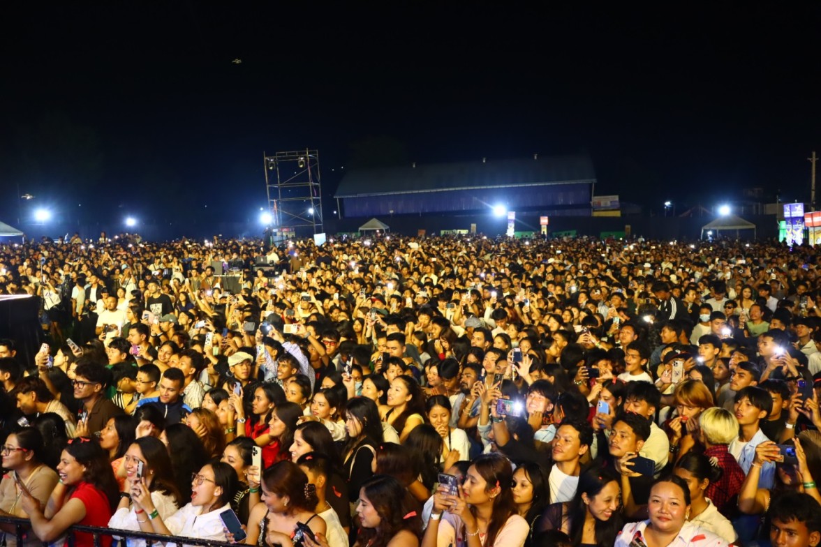 Crowd 1